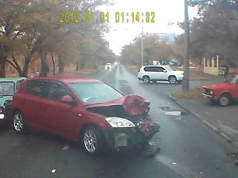 Блондинка против автобуса