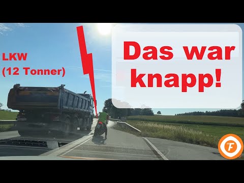 Die Prüferin Frau Beatrix, Motorradprüfung Tobi | Frey Fahren Fahrschule