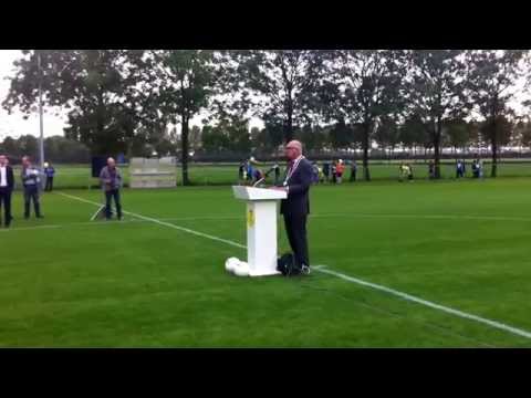 Ingebruikname 3e veld VV Kerkwijk; toespraak burgemeester Van den Bosch