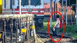 preview picture of video '12932 ADI-BCT AC DD Express arriving at Vadodara Jn.'