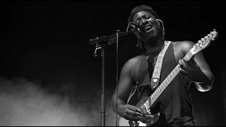 Zespół Bloc Party udostępnia nowy, refleksyjny singiel i, w odpowiedzi na duże zainteresowanie, dodaje kolejne daty do trasy koncertowej po sklepach muzycznych
