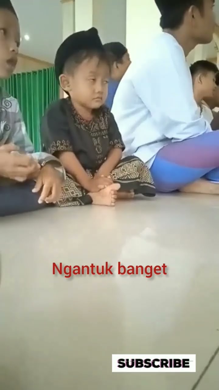 Bocil yang ngantuk parah ini bikin ngakak, lucunya nggak ada tandingannya! 😂💤