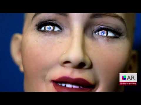 Sofia una robot androide quiere tener un bebe robot