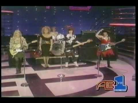 Go-Go's - Our Lips Are Sealed + We Got The Beat (American Bandstand 1982)