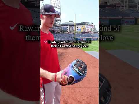 Max Fried breaks down his SICK custom glove 🤩 #shorts