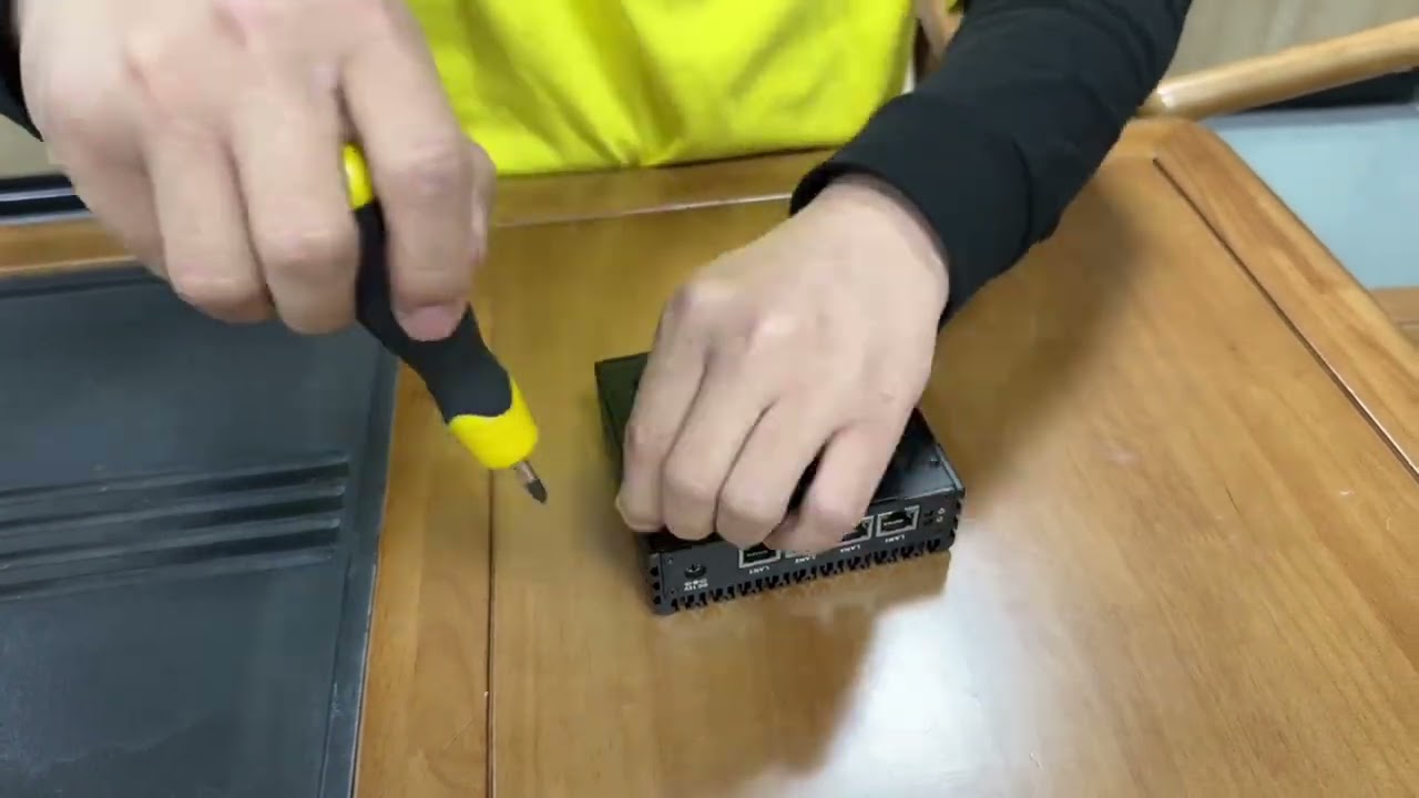 Inside a Tiny 4x 2.5G Beast: Unboxing & Exploring the CWWK J3710 Mini PC