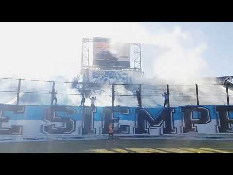 "La hinchada de Gimnasia de Jujuy" Barra: La Banda de la Flaca • Club: Gimnasia y Esgrima Jujuy