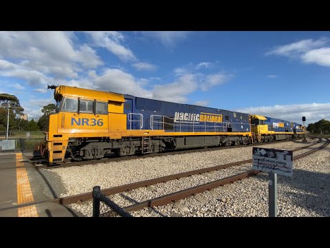 #NR36, #NR12, #NR44 & #NR29 leads a diverted 7SP7 through Mile end