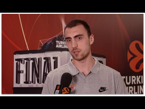 Team Arrival: Oympiacos Piraeus