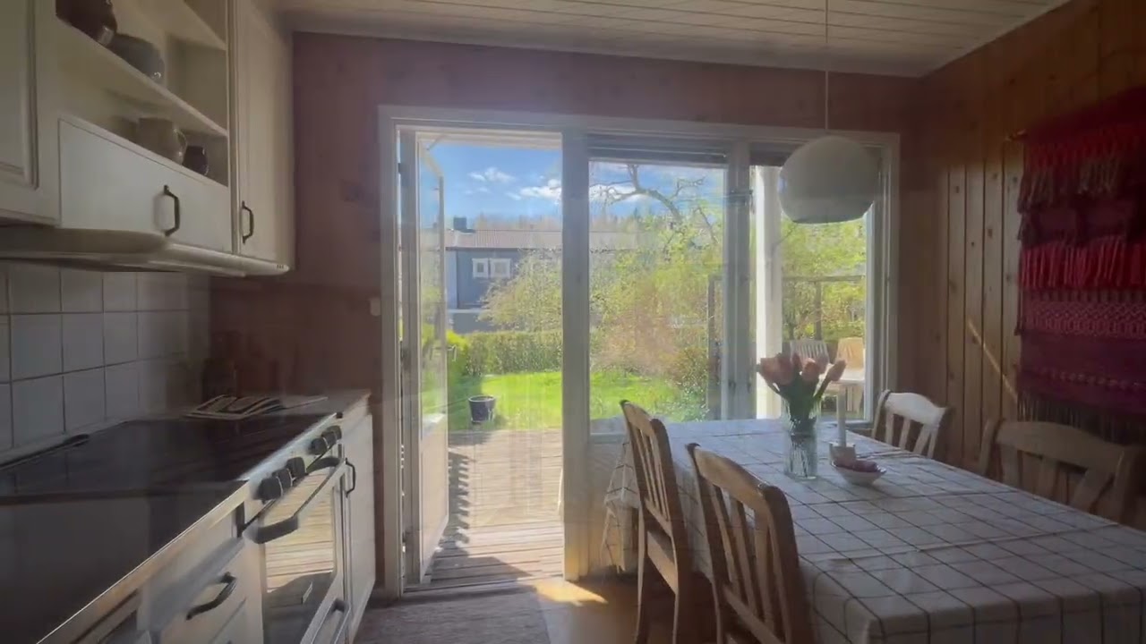 4 rum Radhus på Andebodavägen 325 Viksjö Järfälla kommun - video