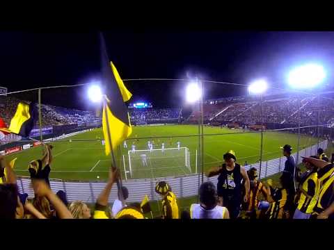 "La  Hinchada Aborigen Guarani vs Racing II." Barra: La Raza Aurinegra &bull; Club: Guaraní de Asunción