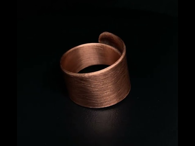 خاتم نحاسي عريض بتصميم ملفوف على شكل شريط