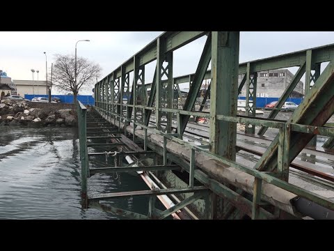 Stari željezni most Rječina III na Brajdici  je zatvoren,  u planu je i njegovo rušenje