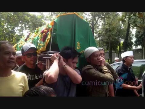 5 Tanda Cinta dan Bakti Ariel di Hari Kepergian Sang Ayah