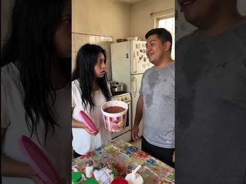 Abrió el bote de helado y era de frijoles 😂 | Mamás mexicanas #shorts