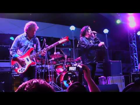 CHRIS SQUIRE TRIBUTE from "CRUISE TO THE EDGE "HOLD OUT YOUR HAND" STEVE HOGARTH