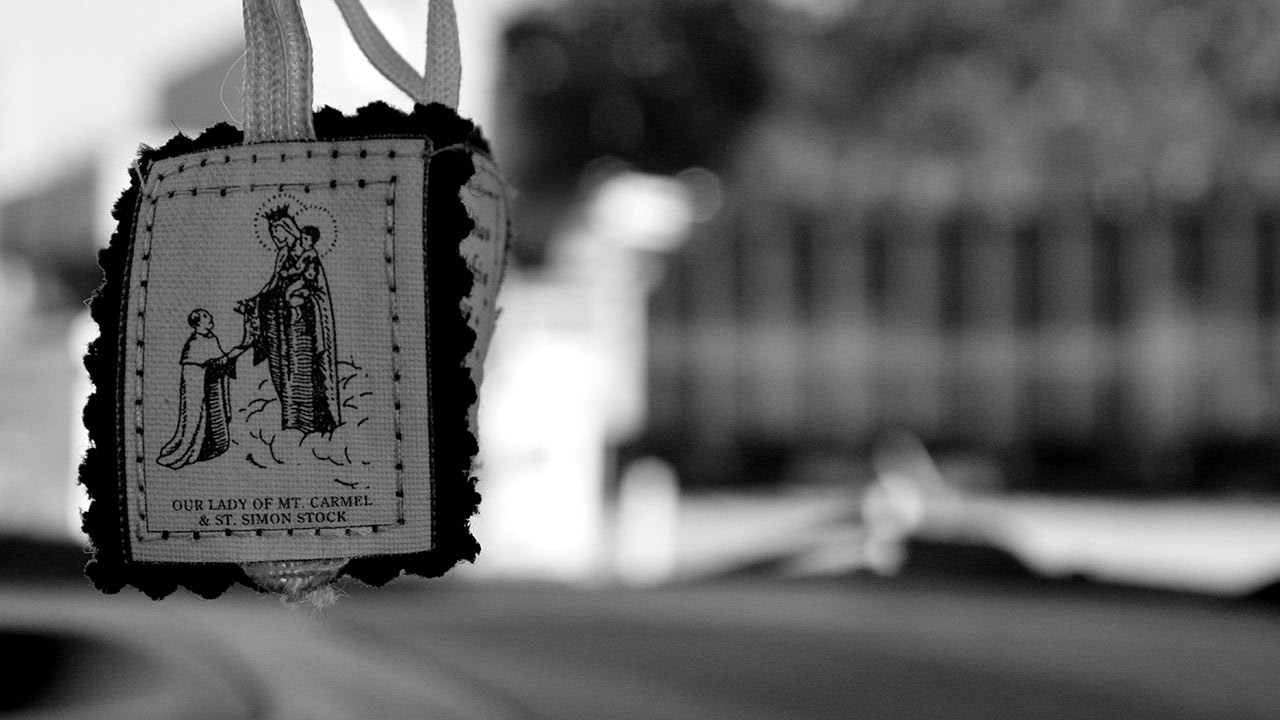 Como usar o escapulário de Nossa Senhora do Carmo