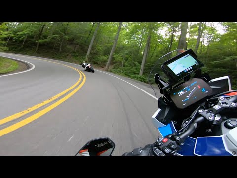 M1000XR tries to keep up with R1