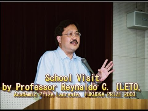 画像:School visit by Professor Reynaldo C. ILETO, Academic Prize laureate, Fukuoka Prize 2003