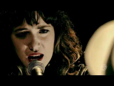 Thiago Pethit e Tiê homenageiam John Lennon   Rock 'n' Beats