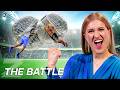 BRITT BEUKT RON HET VELD UIT!!? | The Battle Bubbelvoetbal | Zappsport