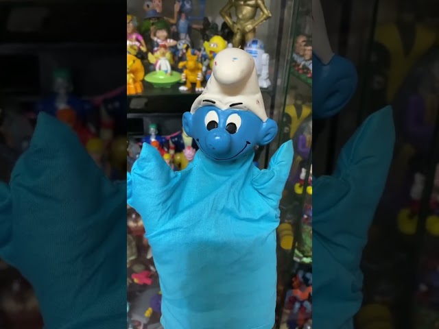 Vídeo relacionado con PITUFOS - 3 pcs de Divertidas Figuras 8 cm, Figura aleatoria Coleccionable, Mecanismo de articulación accionado por un botón en la colita del Smurf, Niños de 3 años, Famosa (PUF12000)