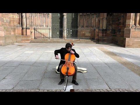 Brice BAUER et son violoncelle à Strasbourg.  Prélude de Bach cello n°1 - vidéo Dany Fischer