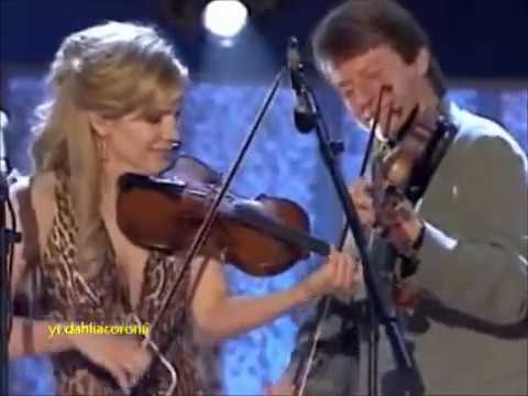 Alison Krauss & Union Station — "Sawing on the Strings" — Live