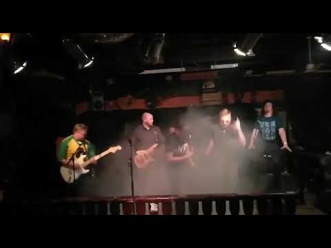 Herra Viiksi - Ihan sama minkälaiset @ Köyhä(n) Rockfest 1.6.2019, Hyvinkää