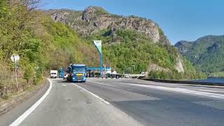 VIDEO Trafic îngreunat pe Valea Oltului din cauza unui transport agabaritic. S-a mers în coloană 1 video