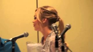 Laura Vandervoort on Working with Seth MacFarlane