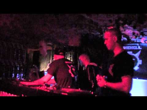 Rakehell 6 Lezlie on stage in finish