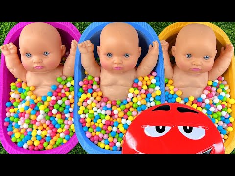 Affascinanti Bambole nelle Vaschette!