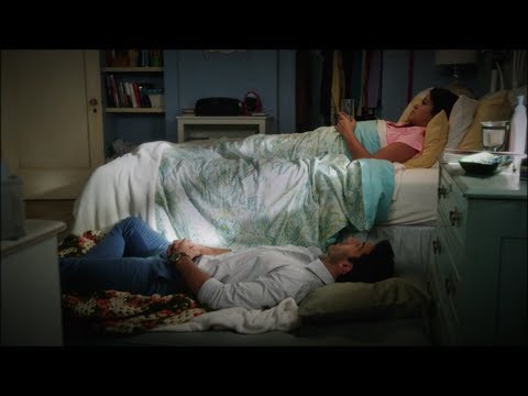 Jane the virgin - Baby kicks