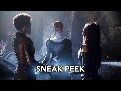 Supergirl 3x17 Sneak Peek "Trinity" (HD) Season 3 Episode 17 Sneak Peek