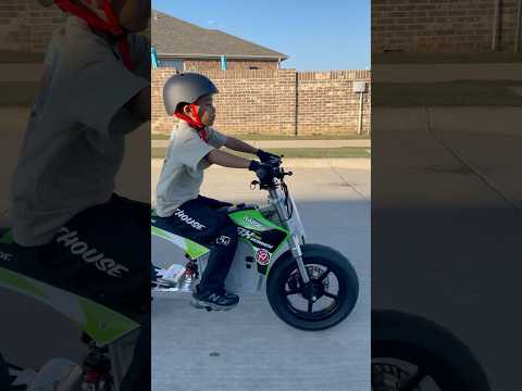 Midwestminimods .com for the parts!  #razor #bike #sx500 #fun #foryou #surronster #automobile #biker