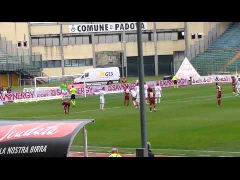 Mazzoni para rigore a Djuric in Padova Cittadella