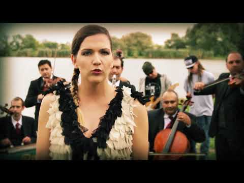 Balkan Fanatik feat. Rajkó Zenekar - Más öleli a babámat
