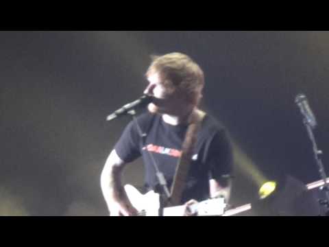 Ed Sheeran - Castle on the hill - Live in Turin (Torino) 16/03/17