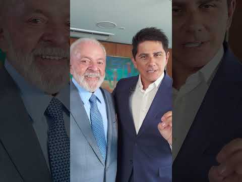 Cesar Filho, apresentador do SBT Brasil, entrevista o presidente da República