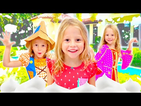 Nastya ve Klava evde köpük partisinin tadını çıkarıyor