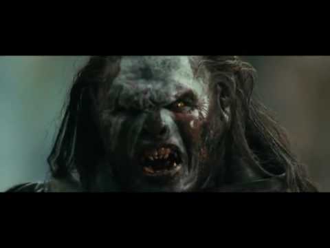 Boromir kept fighting after being shot by the arrows! True warrior ...