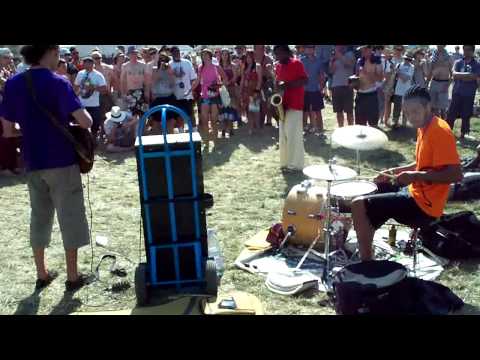 United Vibrations' quality drummer (Glastonbury 2010)
