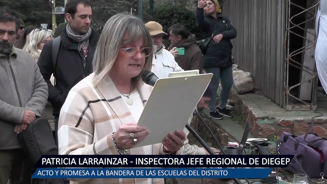 ACTO Y PROMESA A LA BANDERA DE LAS ESCUELAS DEL DISTRITO 3   PATRICIA LARRAINZAR