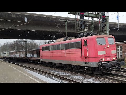 Güterzugverkehr bei Schneefall in Hamburg-Harburg Teil 2: Mit einer alten Baureihe 151 von Railpool