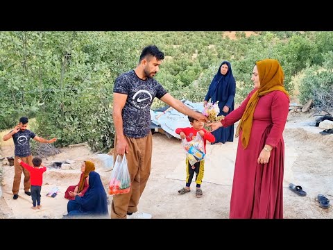 Sohrab's Deep Regret and Heartfelt Apology: Offering Flowers to Farkhundeh