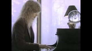 Nancy Wilson of Heart playing "One Word" on the piano (1981)