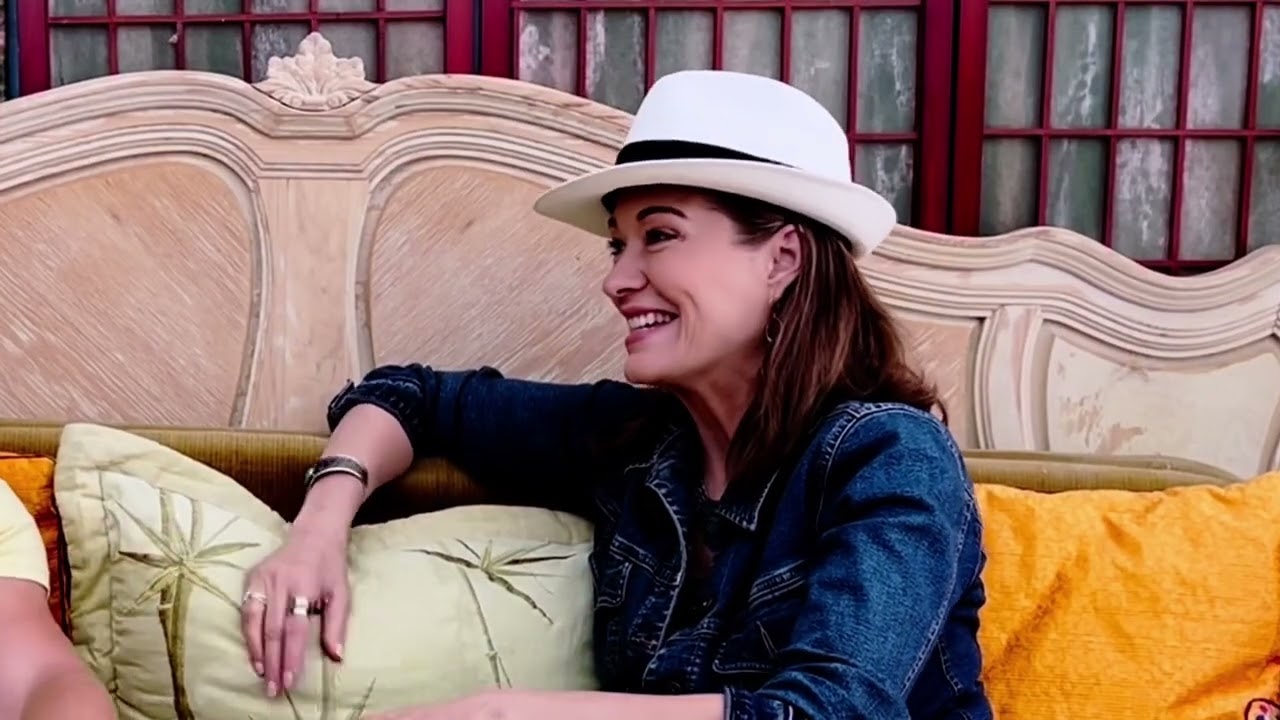 Season 4 Episode 16: Spooky Vibes & Healing Journeys