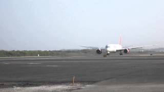 preview picture of video 'Avianca 787-8 aterrizando en Cartagena, Rafael Núñez'