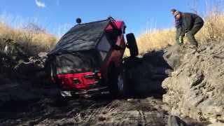 Wrangler JK  Rubicon☆Lava Rock Crawling バク転岩